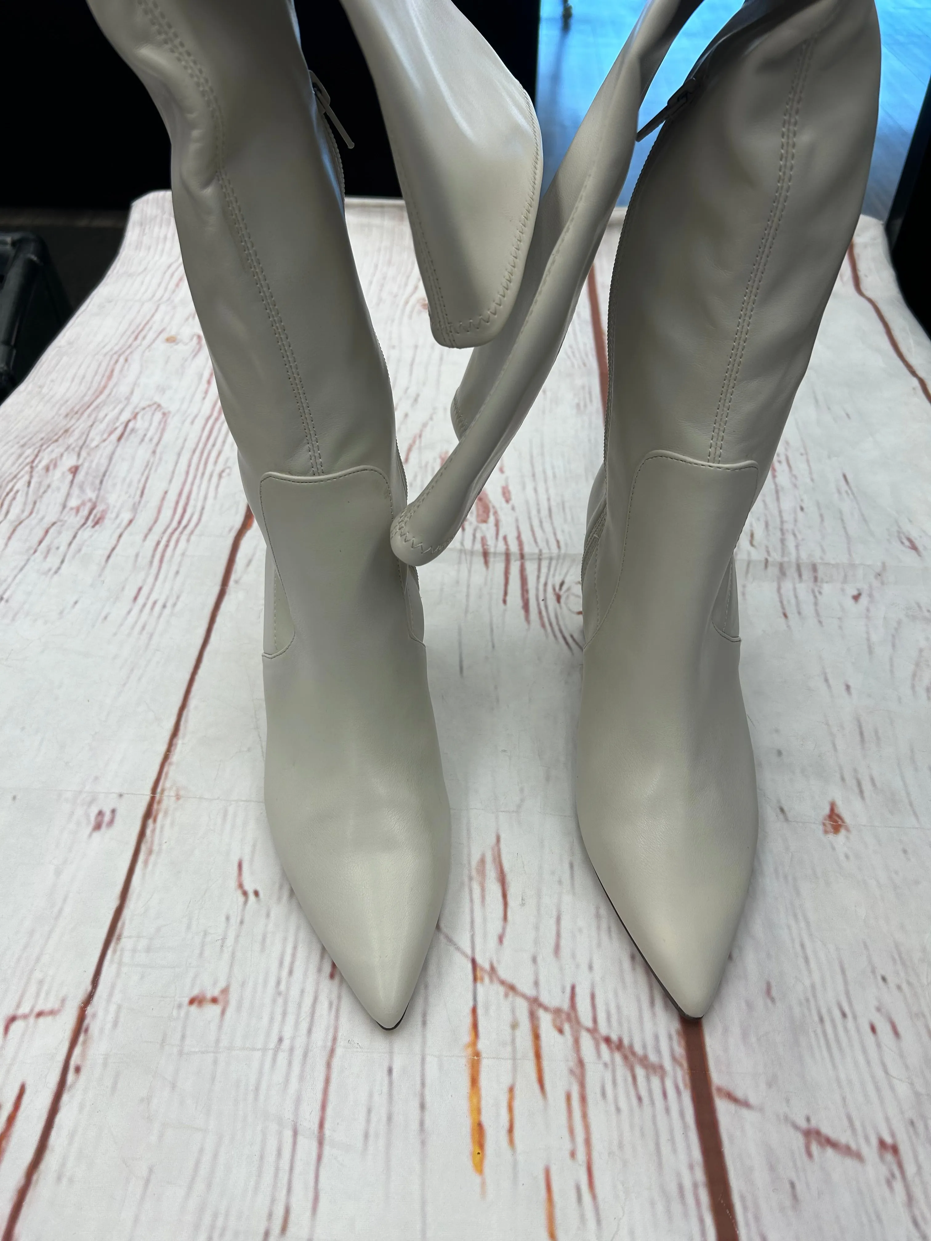 Boots Knee Heels By Clothes Mentor In Off White, Size: 8.5