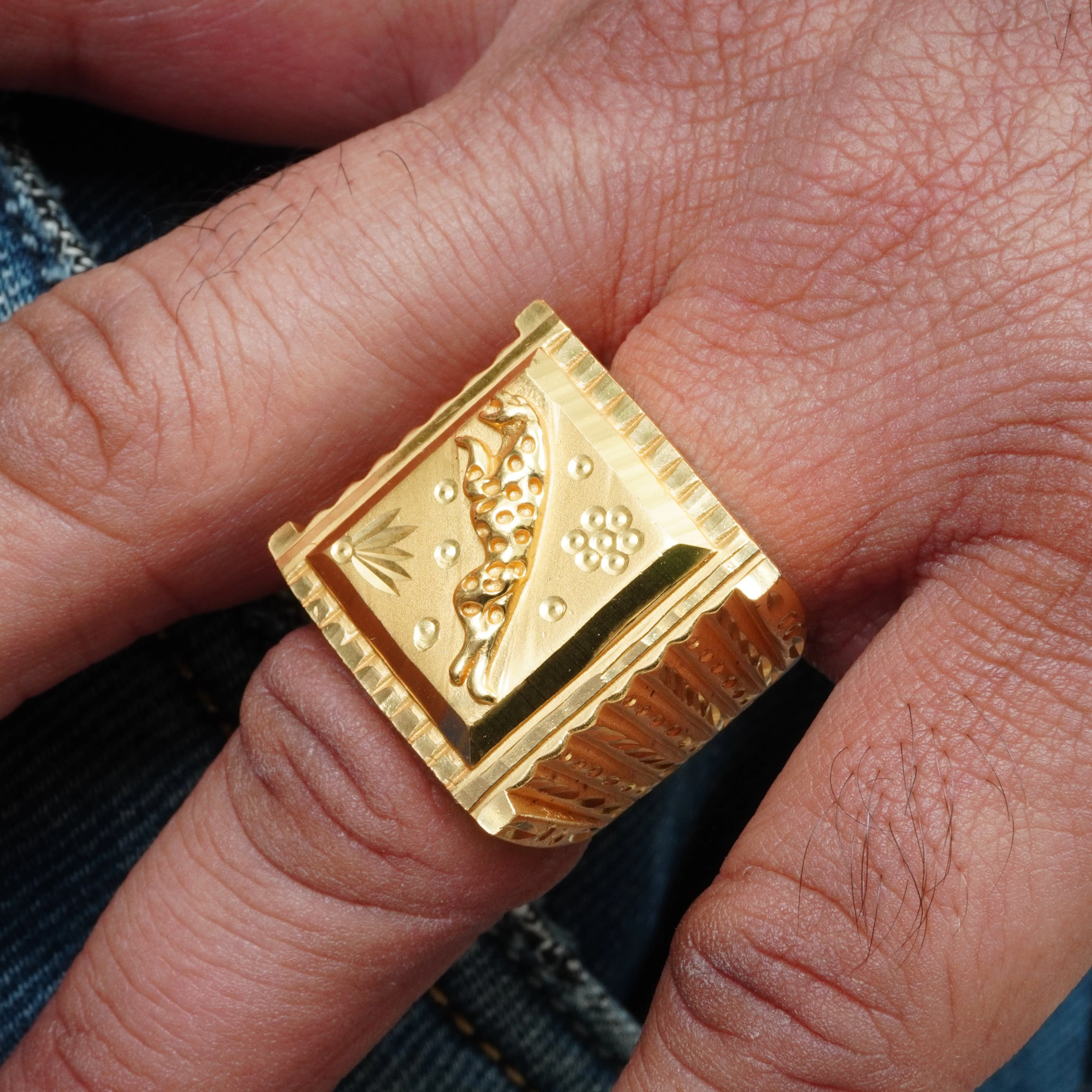 Freemen Golden Square Jaguar Ring  - FMRI05