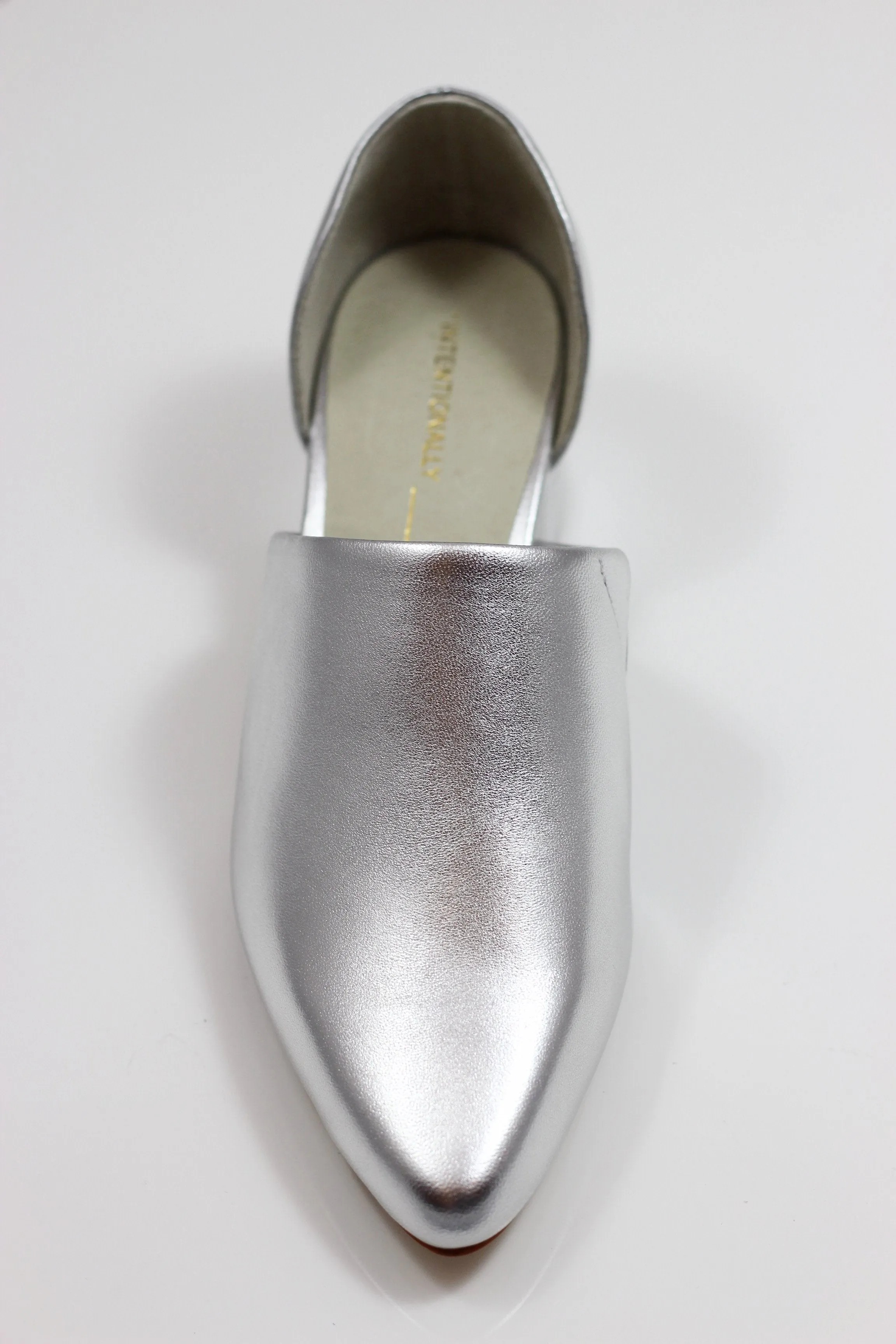 Intentionally Blank Women's Perf Hi Pump - Silver Metallic Leather