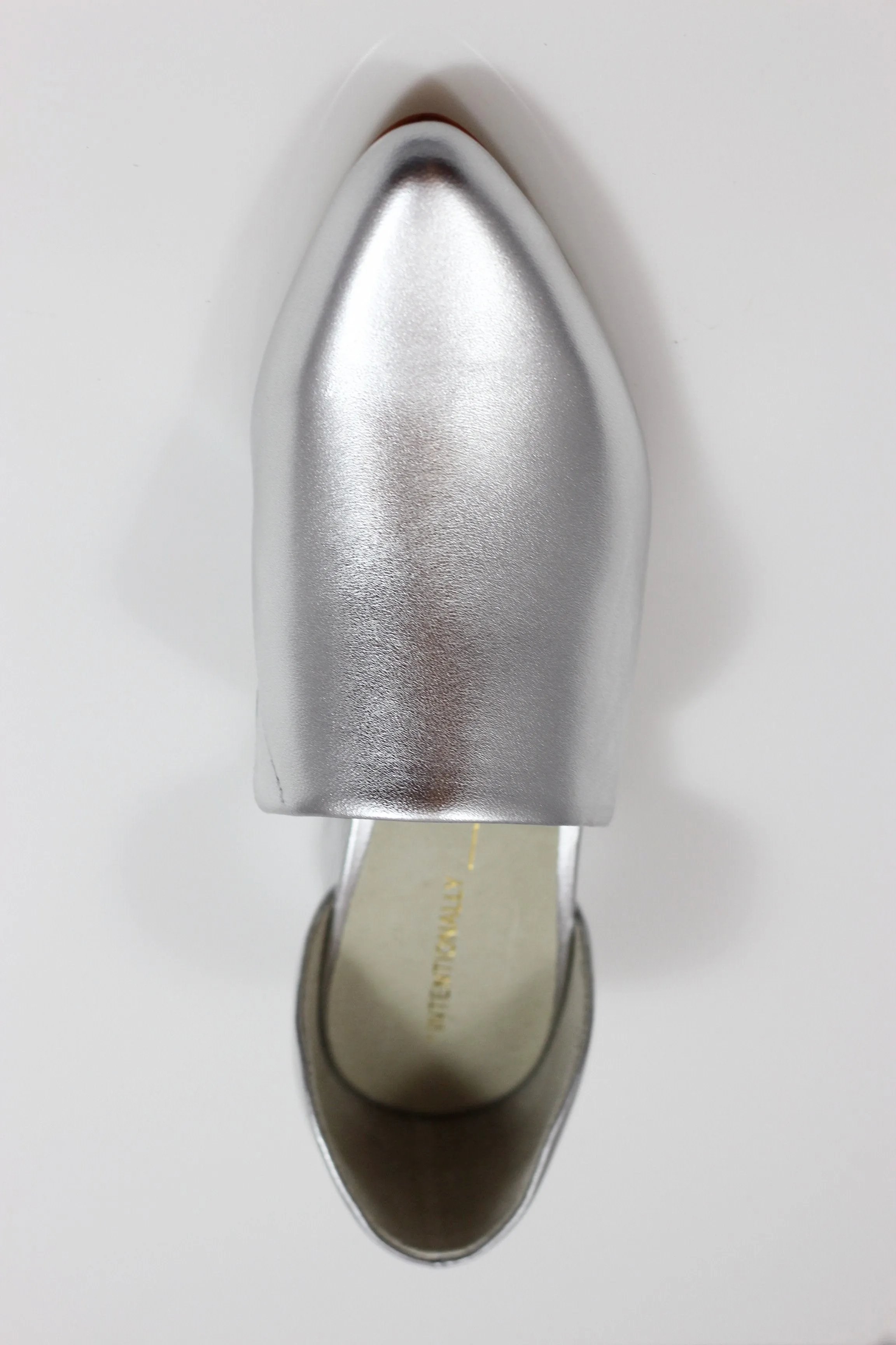 Intentionally Blank Women's Perf Hi Pump - Silver Metallic Leather