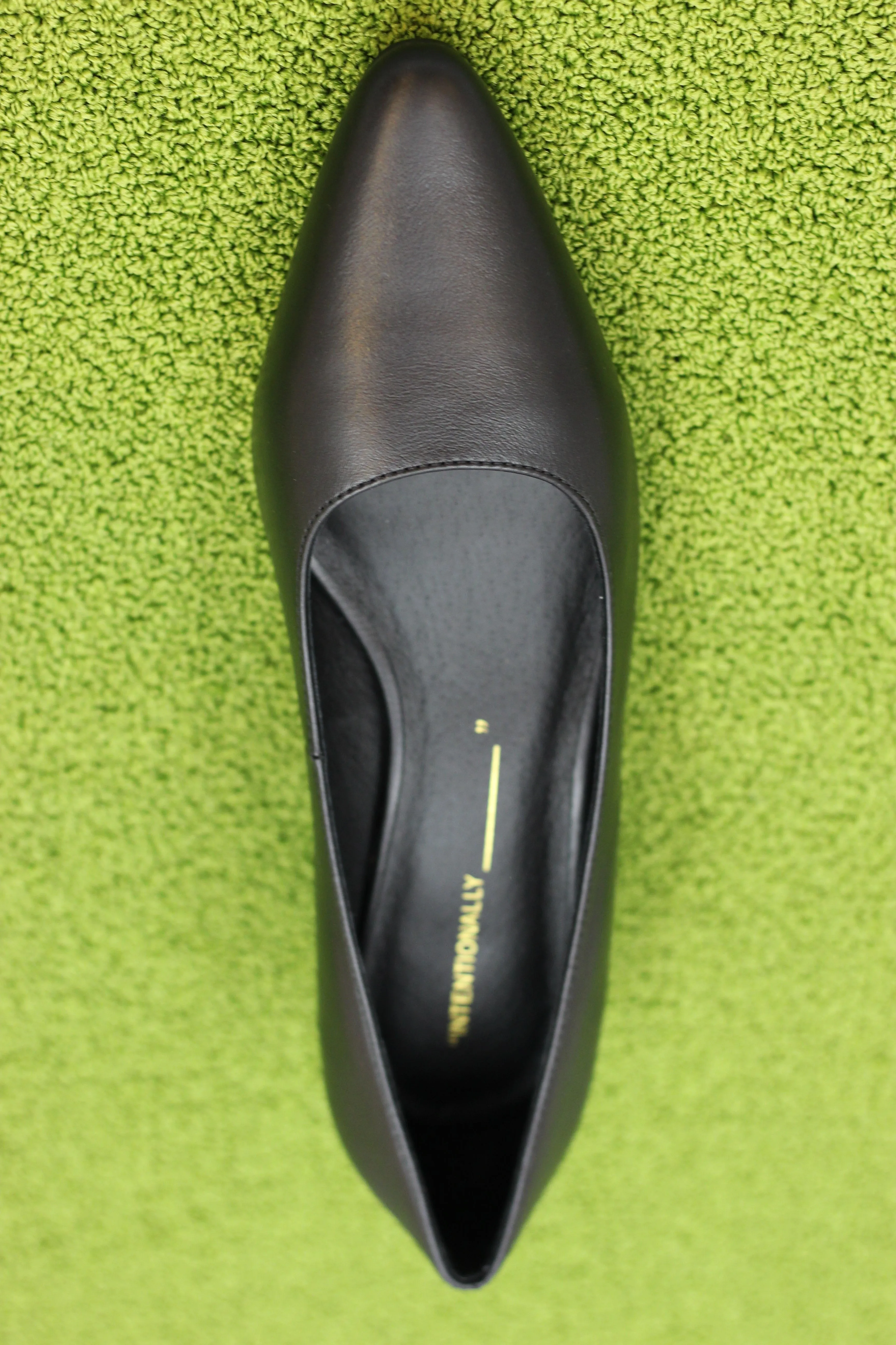 Intentionally Blank Women's Tradition Pump - Black Calf
