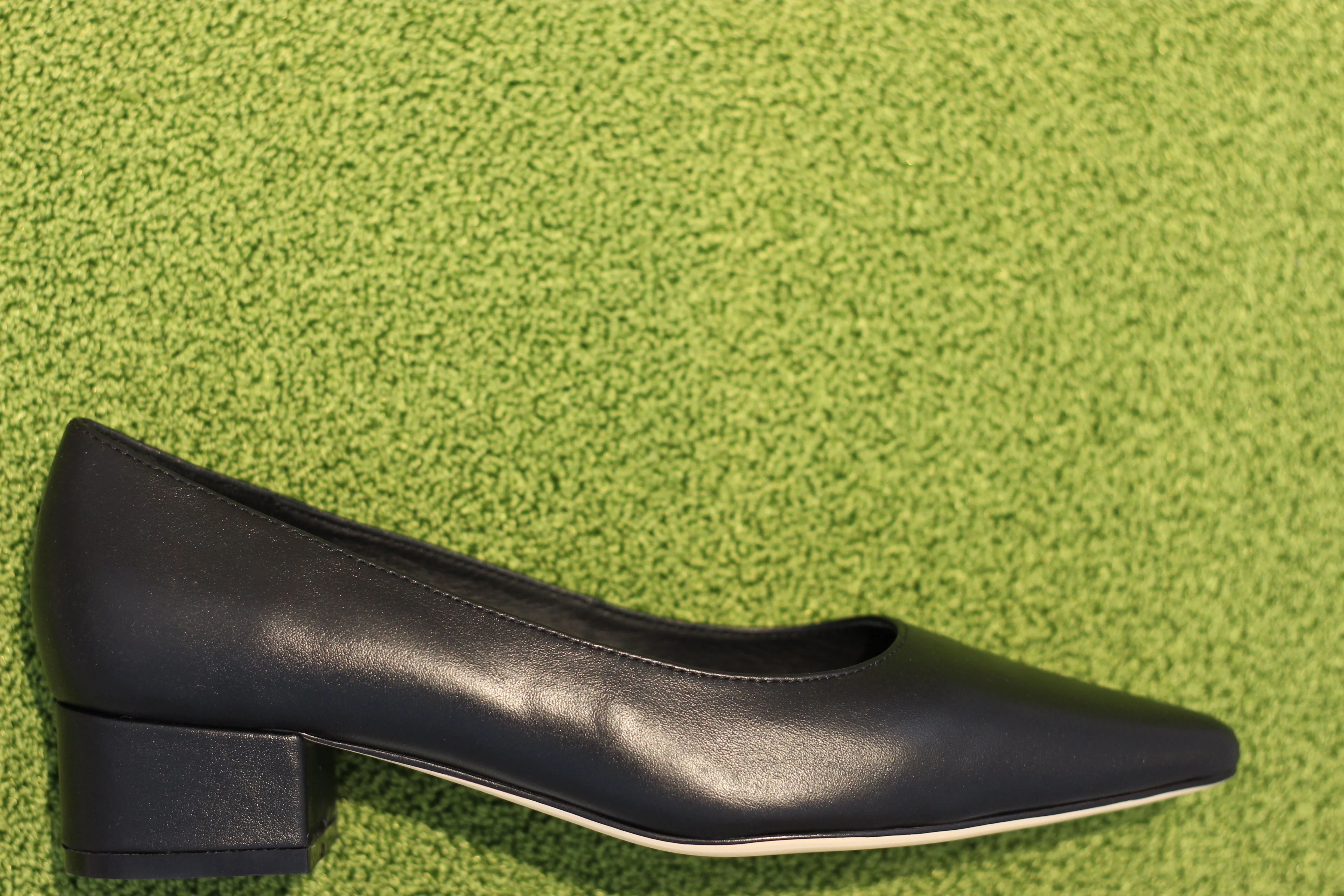 Intentionally Blank Women's Tradition Pump - Black Calf